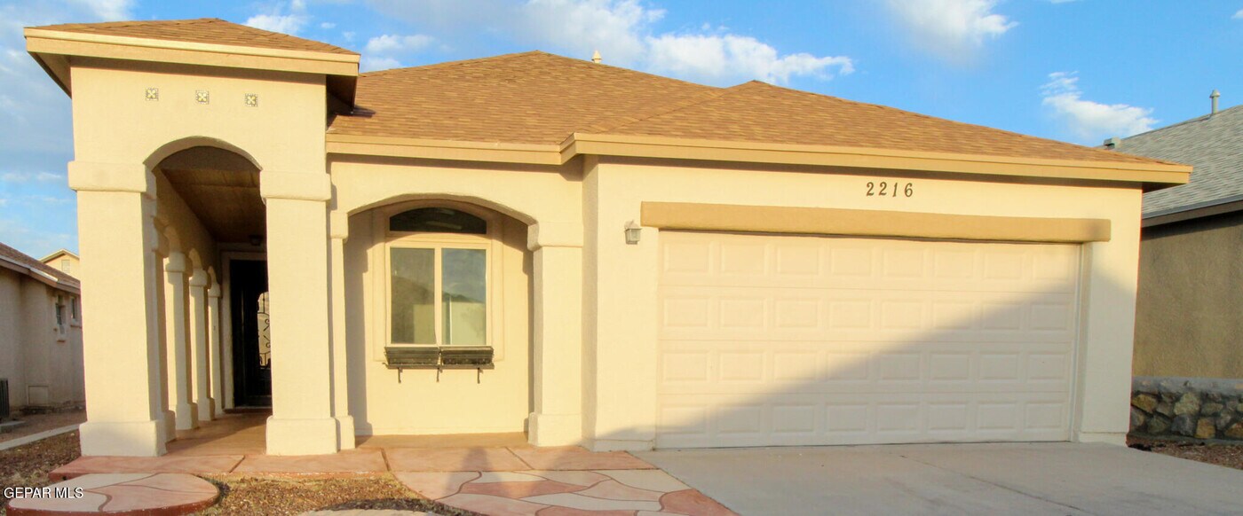2216 Amber Point Pl in El Paso, TX - Building Photo