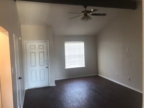 2193 N Earl Rudder Fwy in Bryan, TX - Building Photo - Building Photo