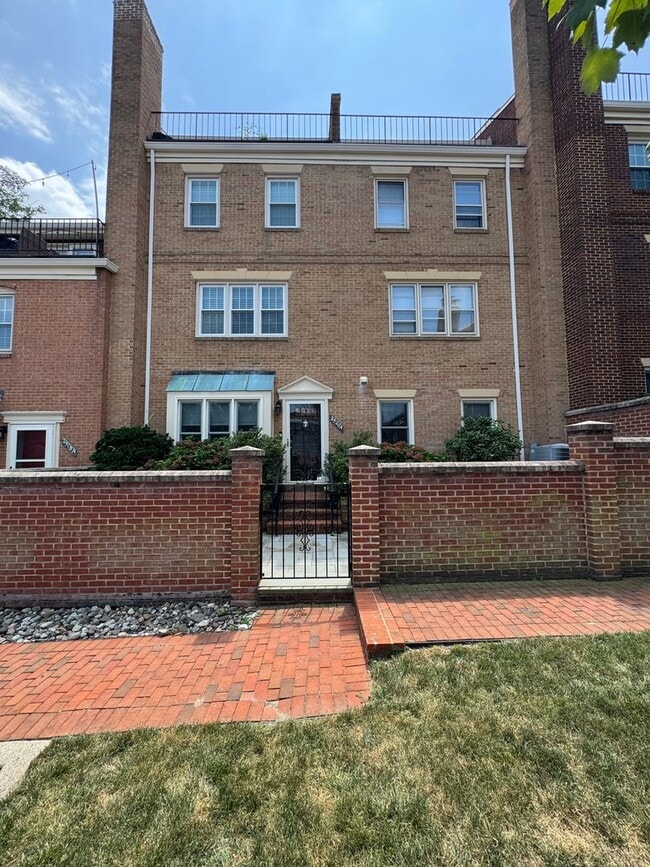 property at 2520 Fairfax Dr