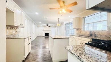 1114 Knoll Crest Ct in Sugar Land, TX - Building Photo - Building Photo