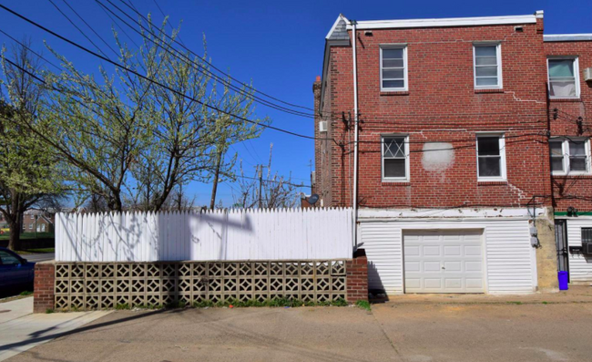 6601 Sylvester St in Philadelphia, PA - Building Photo - Building Photo