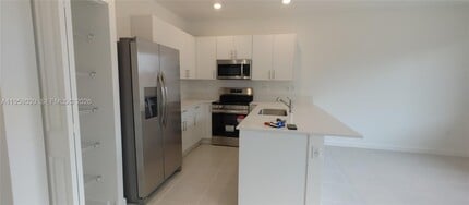 689 SE 13th St Cir in Homestead, FL - Building Photo - Building Photo