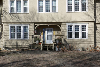 2414 S Pleasant Ave in Minneapolis, MN - Foto de edificio - Building Photo