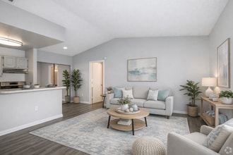 Aqua Bay in Naples, FL - Foto de edificio - Building Photo