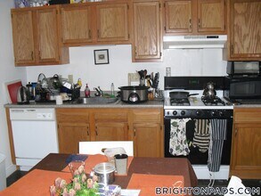 17 Cummings Rd, Unit 6 in Boston, MA - Foto de edificio - Building Photo