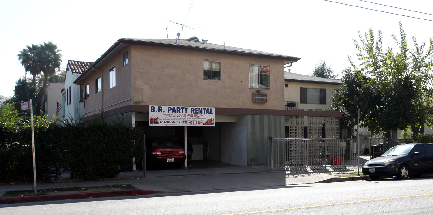 5226 Monte Vista St in Los Angeles, CA - Foto de edificio