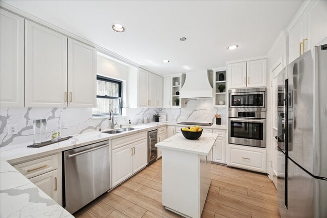 2422 Nantucket Dr in Houston, TX - Building Photo - Building Photo