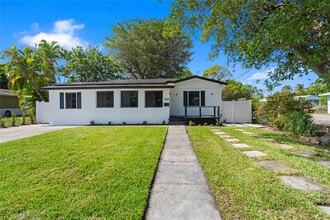 719 NE 36th St in Oakland Park, FL - Foto de edificio - Building Photo