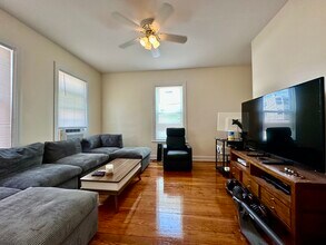 22 Myrick St, Unit 1 in Boston, MA - Foto de edificio - Building Photo