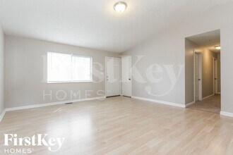 1210 Gulf Dr in Indianapolis, IN - Foto de edificio - Building Photo