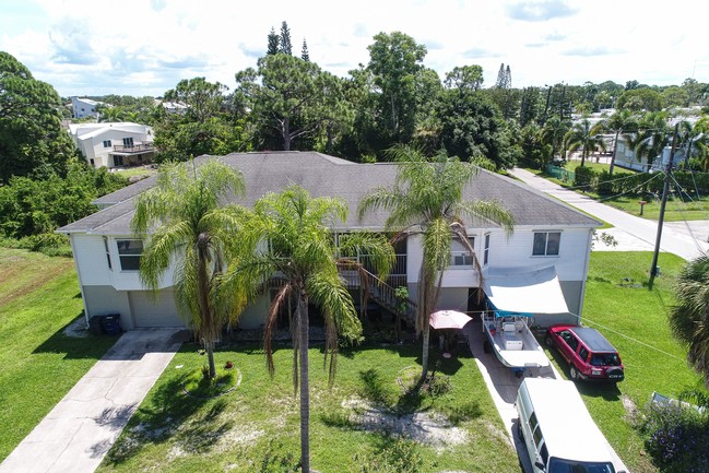 3625 Riviera Cir in Bonita Springs, FL - Building Photo - Building Photo