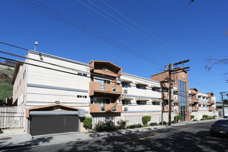 About 4315 Don Tomaso Dr in Los Angeles, CA - Building Photo - Building Photo