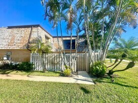 225 Lake Arbor Dr in Palm Springs, FL - Building Photo