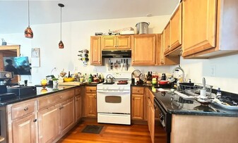 79 Capen St, Unit 1 Apartamentos