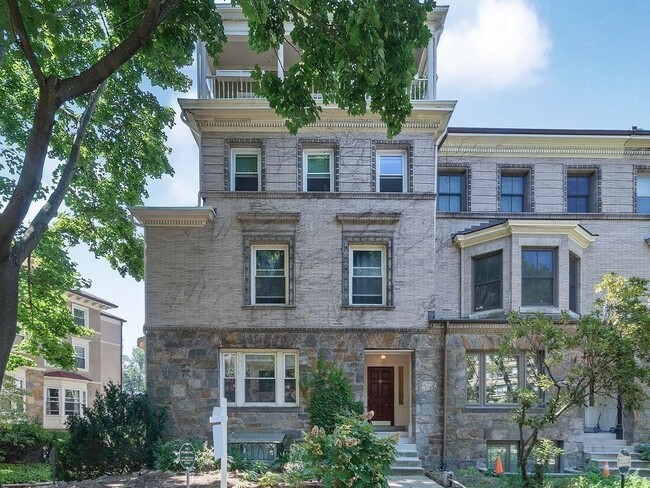 property at 17 Regent Cir
