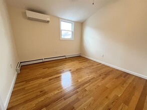 16 Nashua St, Unit 3 in Somerville, MA - Building Photo - Building Photo
