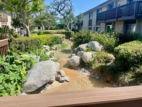 Woodlake in Huntington Beach, CA - Foto de edificio - Building Photo