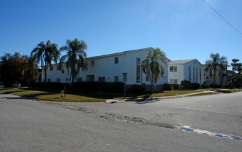 3157 36th St N in St. Petersburg, FL - Foto de edificio - Building Photo