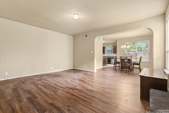 7118 Sunny Day in San Antonio, TX - Building Photo - Building Photo