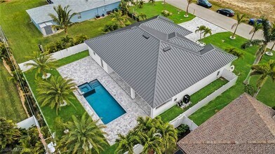 1927 SW 37th Terrace in Cape Coral, FL - Foto de edificio - Building Photo