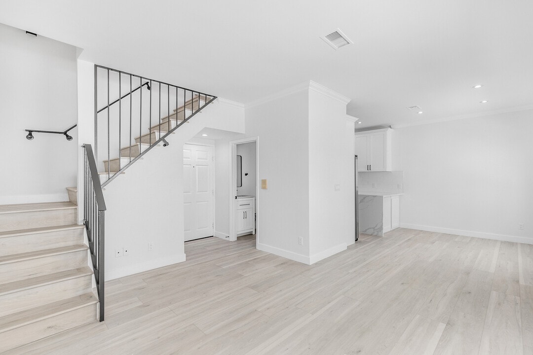 4034 Redwood Ave in Los Angeles, CA - Building Photo