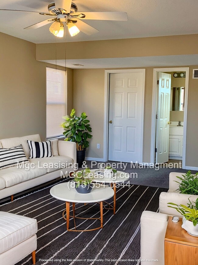 816 NE Westwind Ln in Lee's Summit, MO - Foto de edificio - Building Photo