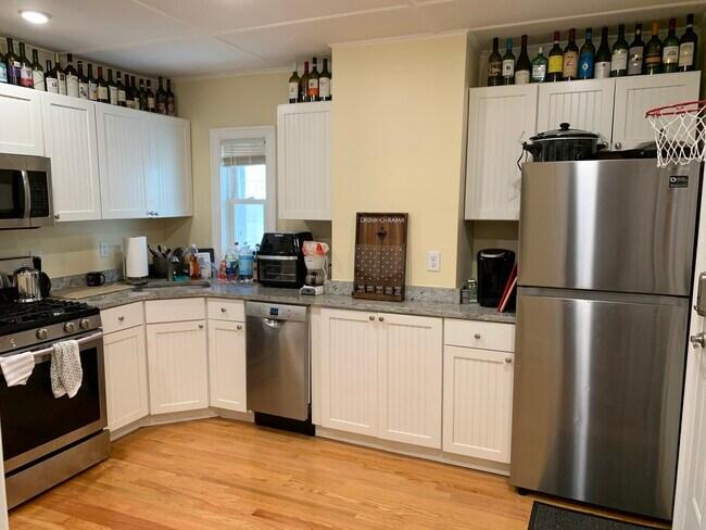 41 Cross St, Unit A in Somerville, MA - Foto de edificio - Building Photo
