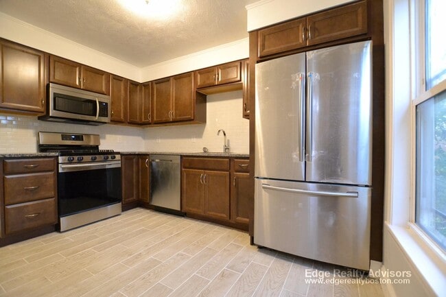 7 Whitman St, Unit 1