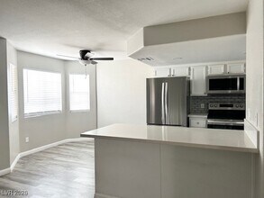 8410 Eldora Ave in Las Vegas, NV - Building Photo - Building Photo