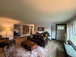 26714 NE Valley St in Duvall, WA - Building Photo - Building Photo