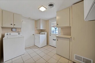 526 Waggoner Dr in Arlington, TX - Building Photo - Building Photo