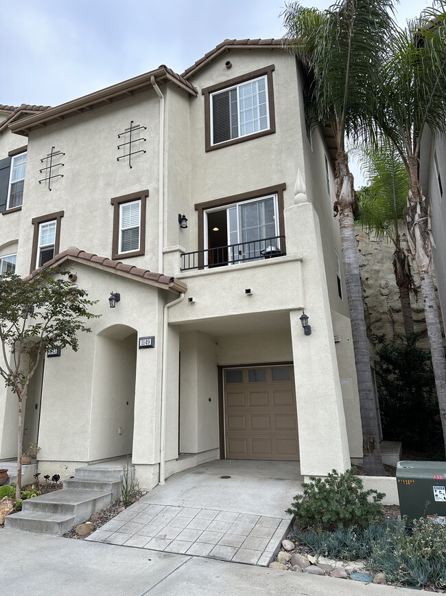 1149 Terracina Ln in San Diego, CA - Foto de edificio - Building Photo