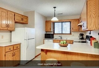 3985 Parkridge Dr in White Bear Lake, MN - Building Photo - Building Photo