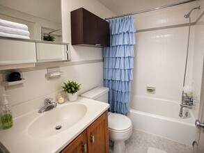 4465 MacArthur Blvd NW, Unit 111 in Washington, DC - Foto de edificio - Building Photo