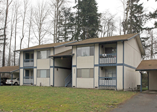 9822 158th St E in Puyallup, WA - Foto de edificio - Building Photo