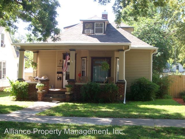 909 Leavenworth St in Manhattan, KS - Building Photo