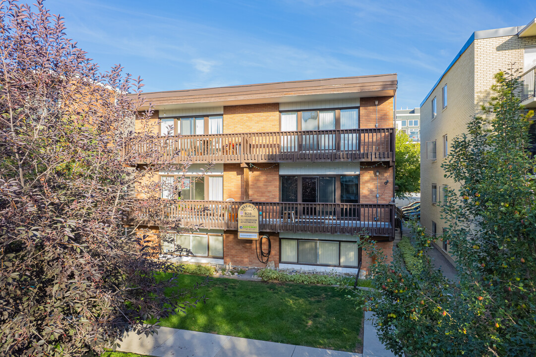 Sheryl Manor in Calgary, AB - Building Photo