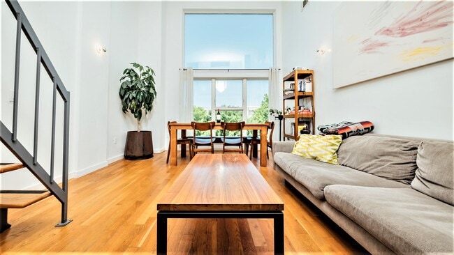 130 Scholes St, Unit 2A