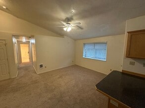 2107 S 8th St in Cottage Grove, OR - Building Photo - Building Photo