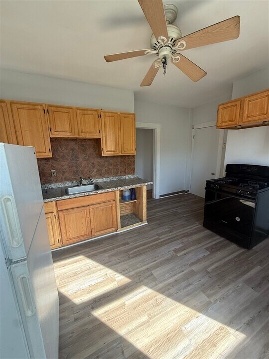 12 Elmhurst St in Boston, MA - Building Photo