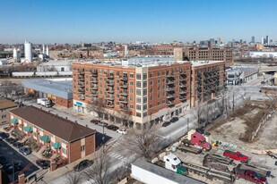Canal Crossing in Chicago, IL - Building Photo