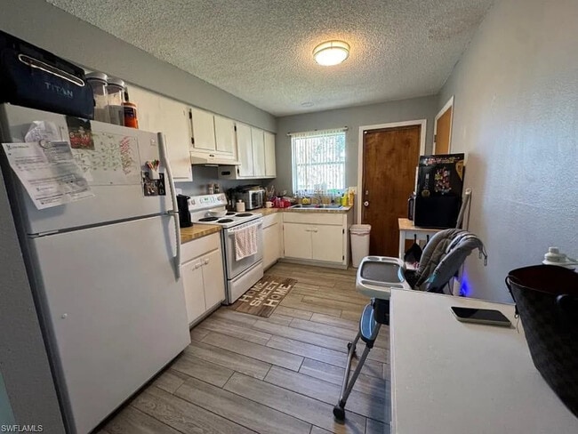1865 Lavonia Ln in North Fort Myers, FL - Building Photo - Building Photo