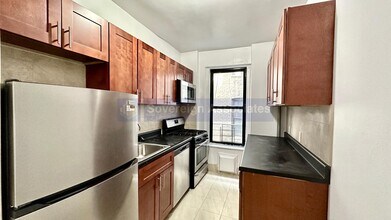 305 Convent Ave in New York, NY - Building Photo - Building Photo