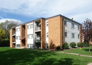 New Hope Estates in Minneapolis, MN - Building Photo - Building Photo