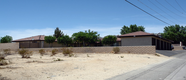 16443 Apple Valley Rd in Apple Valley, CA - Building Photo - Building Photo