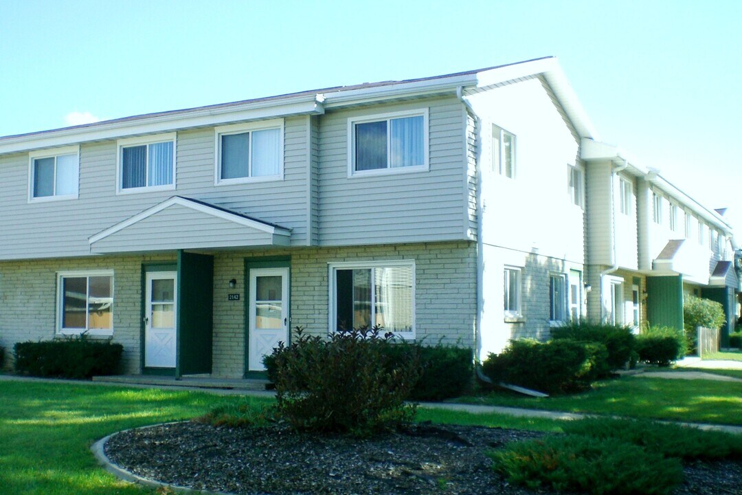 2163 S Fountain Ave in Appleton, WI - Building Photo