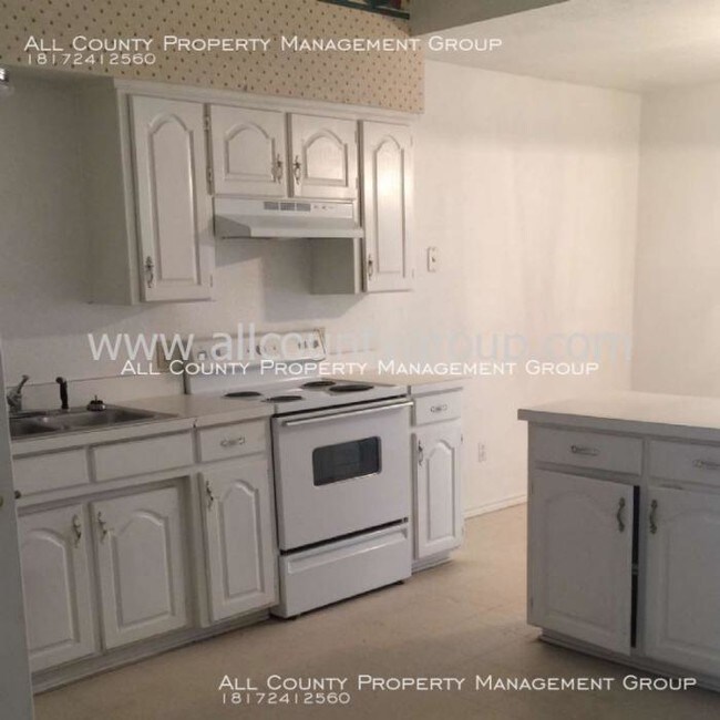 404 Lochridge Dr in Azle, TX - Foto de edificio - Building Photo