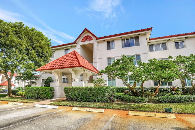 107 Half Moon Cir in Hypoluxo, FL - Building Photo - Building Photo