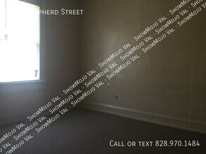 1028 Shepherd St in Hendersonville, NC - Building Photo - Building Photo