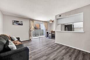 Trenton Place in Houston, TX - Building Photo